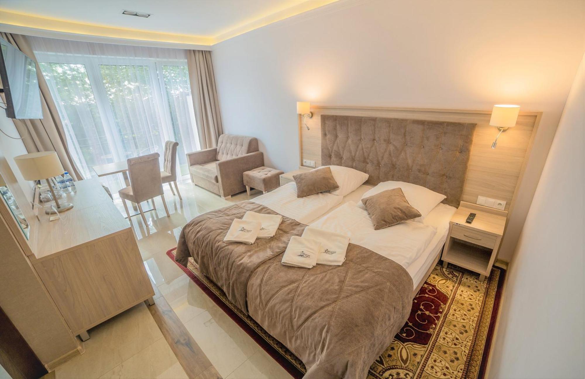 Hotel Wichrowe Wzgorze Chmielno Esterno foto