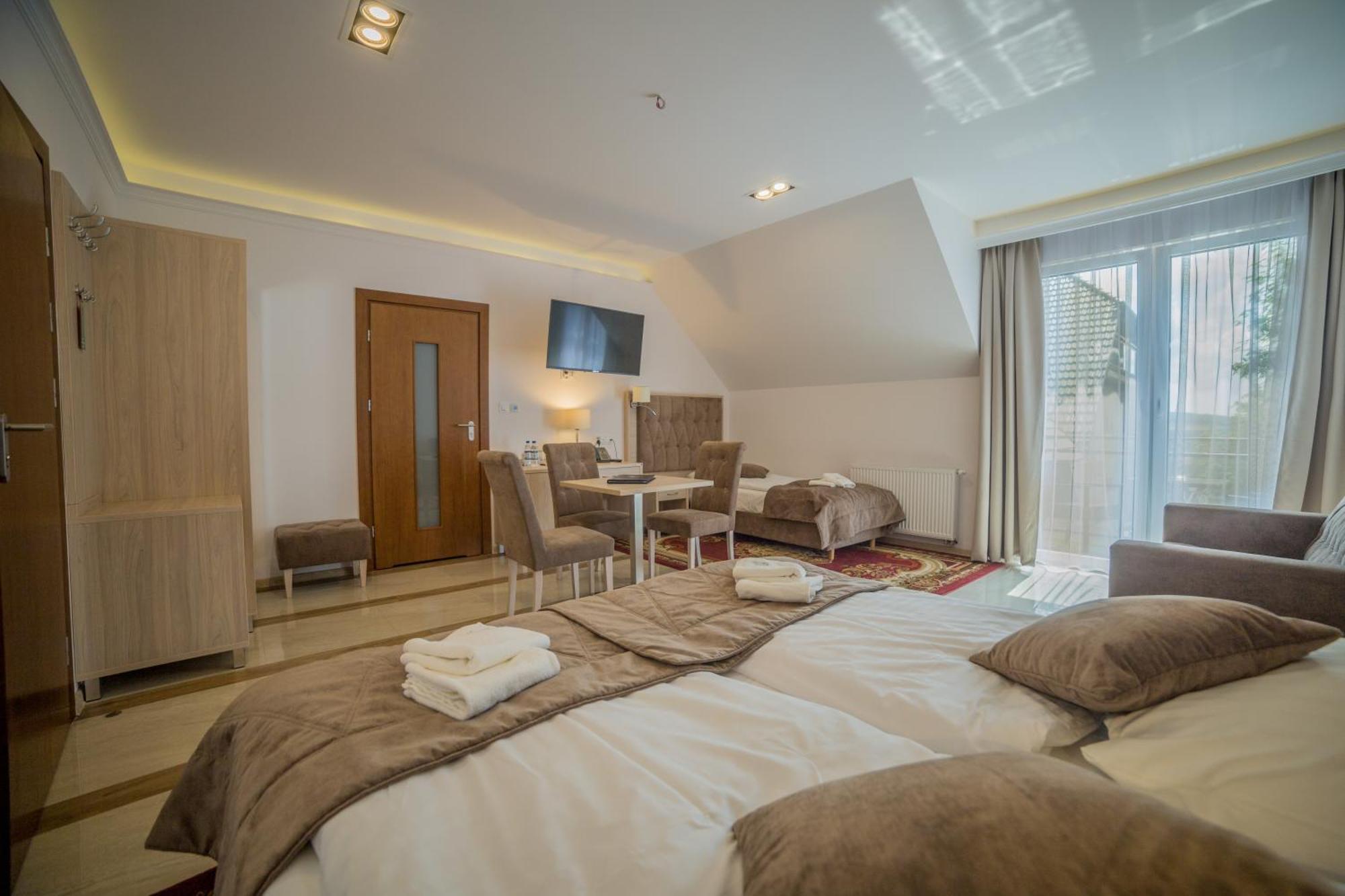 Hotel Wichrowe Wzgorze Chmielno Esterno foto