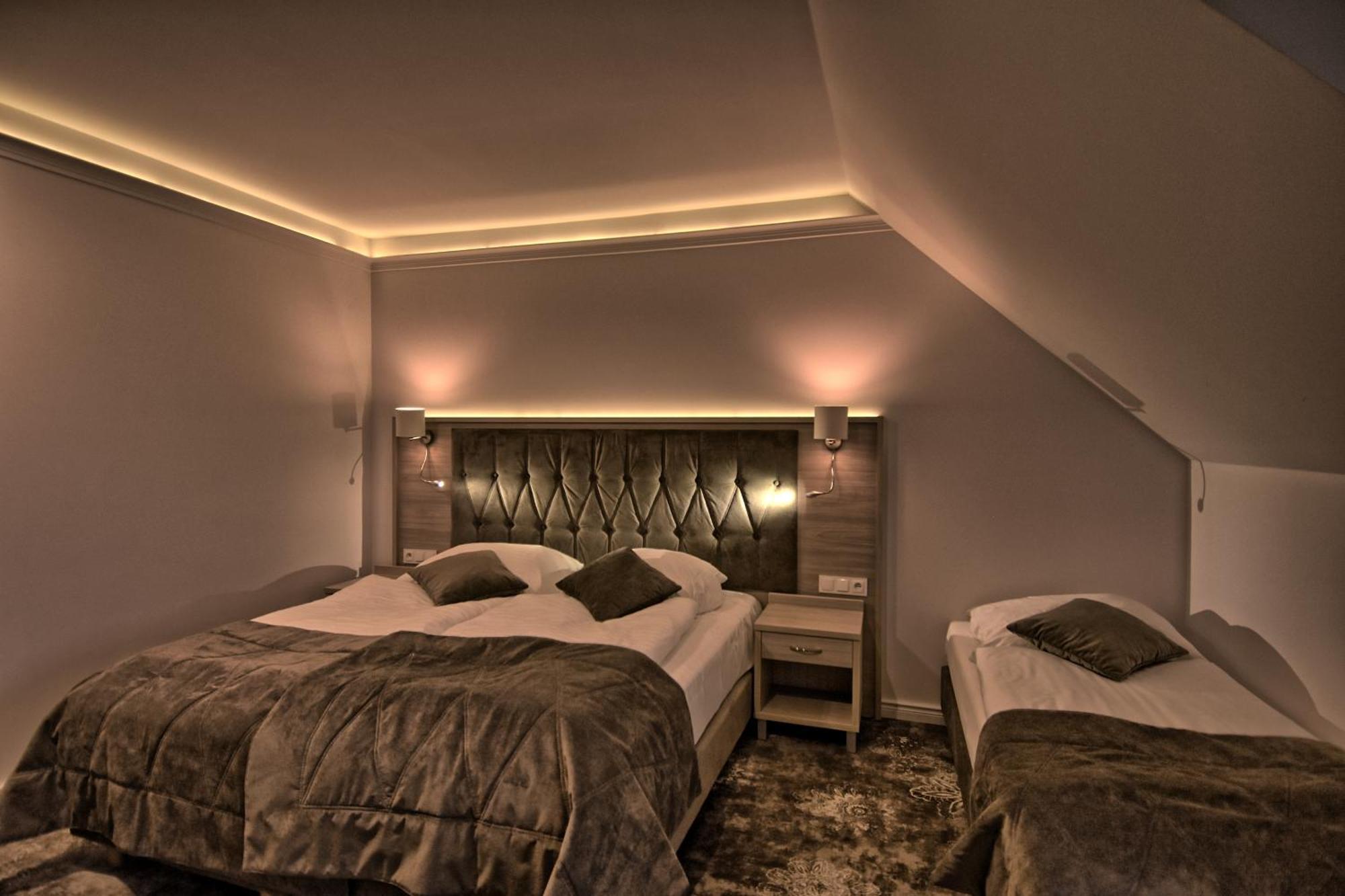 Hotel Wichrowe Wzgorze Chmielno Esterno foto